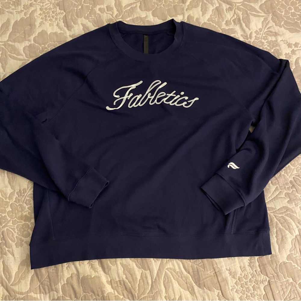 Fabletics men’s navy blue and white cursive crewneck sweatshirt in XL